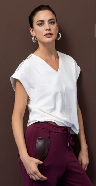 V YAKA TAŞLI TSHIRT
