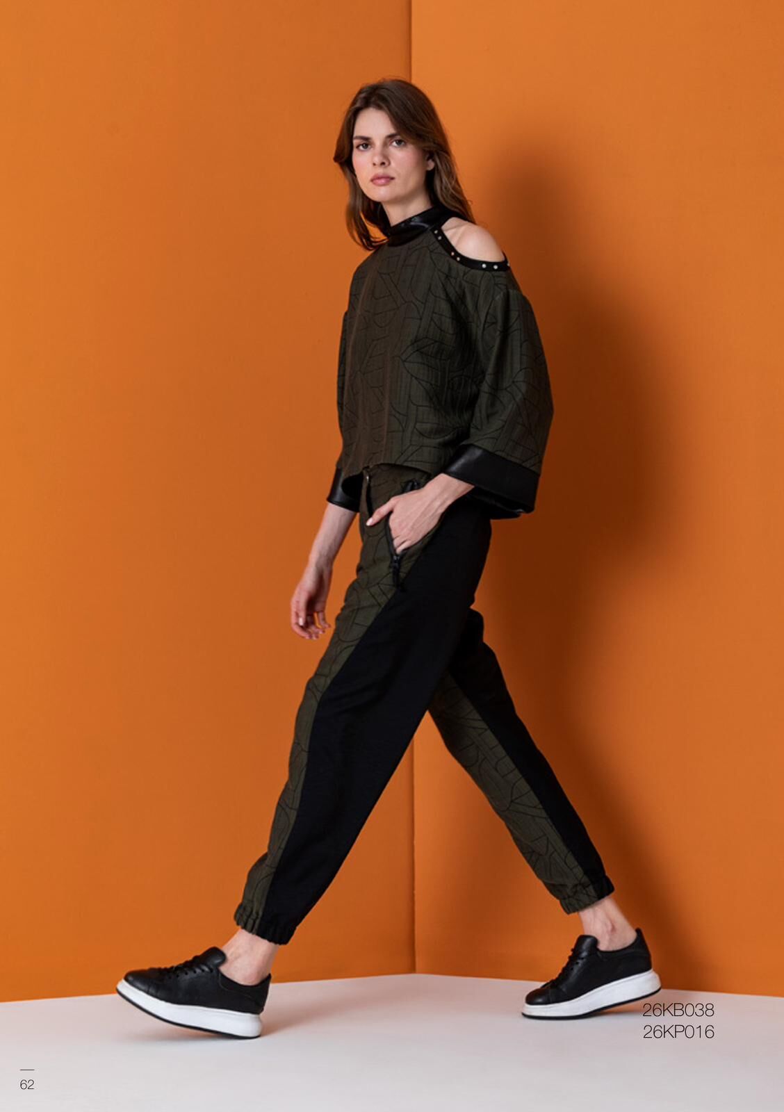 JAKAR OMUZ DETAYLI BLUZ